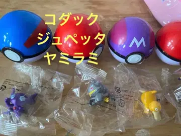 포켓몬 미니 피규어 4개와 몬스터 볼 세트