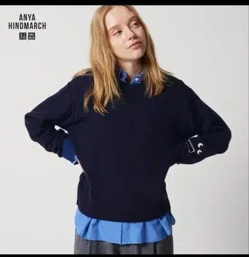 ANYA HINDMARCH 네이비 니트 스웨터