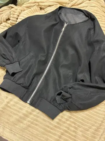 블랙 집업 점퍼