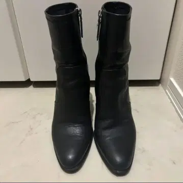 블랙 가죽 숏부츠