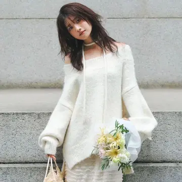 오프숄더 니트 x 프릴 캉캉 스커트 상의만