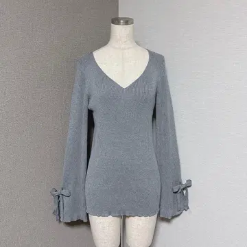 미라 오웬 데콜테 V넥 리브 니트 리본 슬릿 슬리브