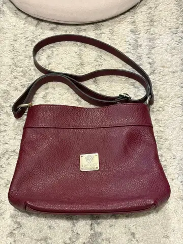 버건디 가죽 숄더백