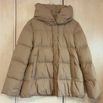 NATURAL BEAUTY BASIC 후드 부착 다운 카멜 M