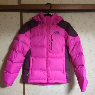 THE NORTH FACE 후드 부착 다운 자켓 핑크/브라운