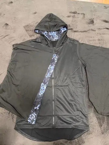 후드 부착 블랙 후드티 기모노풍 소매