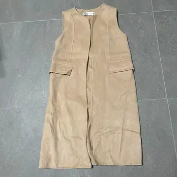 ZARA 베이지 슬리브리스 베스트 M