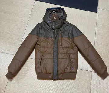 브라운 다운 자켓 후드 부착