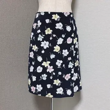윌 셀렉션 컬러 꽃무늬 스커트 네이비