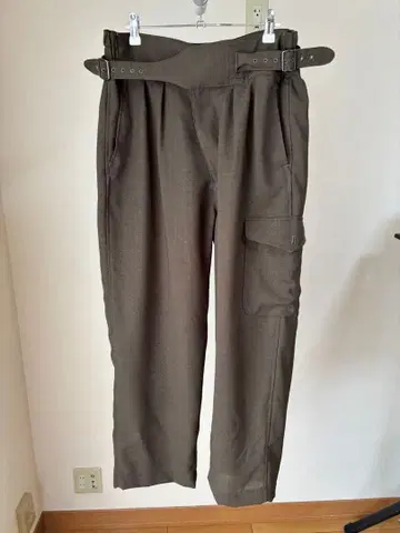 BEAMS+ 다크 그레이 카고 팬츠 벨트 포함