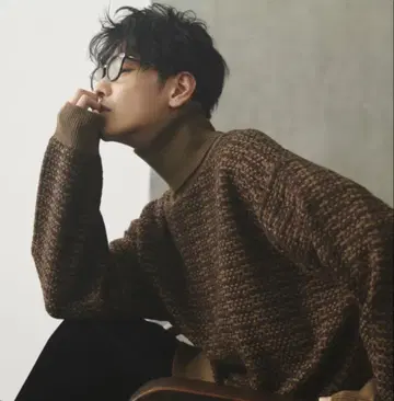 브라운 계열 터틀넥 니트 스웨터 L 사이즈 상당