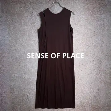 SENSE OF PLACE 슬리브리스 비대칭 맥시 원피스