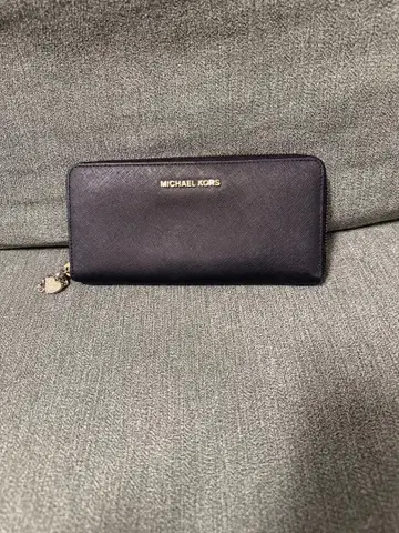 [새상품급] MICHAEL KORS 블랙 장지갑 하트 참