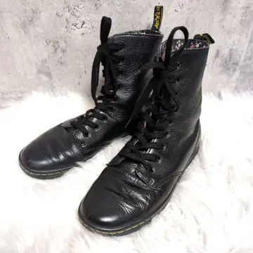 Dr. Martens 9홀 24cm