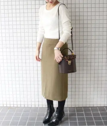 모사 타이트 미모리 스커트 카키 SLOBE IENA