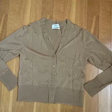 미라 오웬 박스 V넥 비에라 가디건