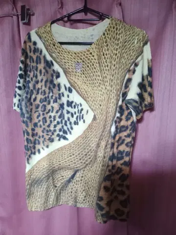 이타리야 표범 무늬 반팔 티셔츠 개성파 독특한 올 패턴 대나무 혼방