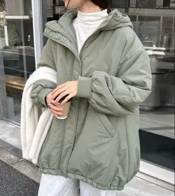 [ andme ] 올리브 그린 후드 부착 다운 자켓