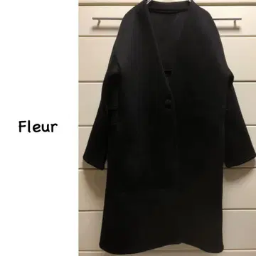 플뢰르 백 페플럼 원버튼 노카라 본딩 코트 블랙