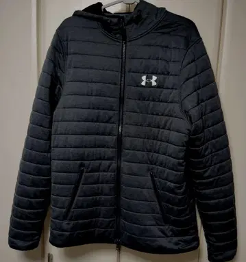 언더아머 폴리에스테르 충전솜 자켓 후드티 새상품급입니다.