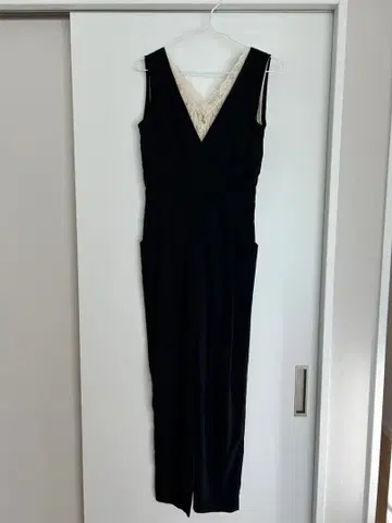 Lily Brown 레이스 V넥 살로펫