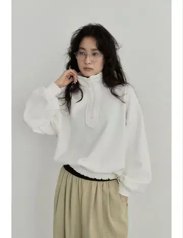 meer. 메이아 Zipped Sweatshirt / 화이트