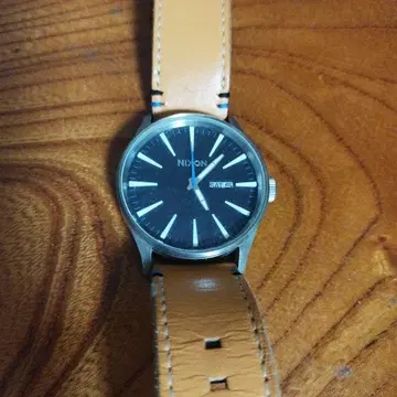 Nixon 쿼츠 손목시계 블랙/베이지