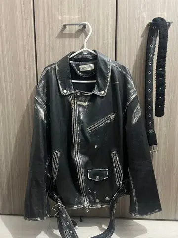 DISCOVERED 데미지 가공 블랙 더블 라이더 자켓