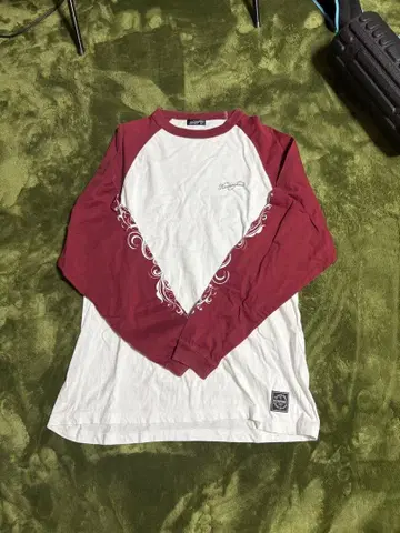 긴팔 래글런 T 가격 인하 가능