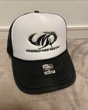 THIRD HONESTY 트래커 캡 화이트/블랙