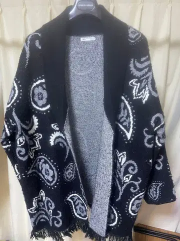 ZARA 페이즐리 무늬 가디건
