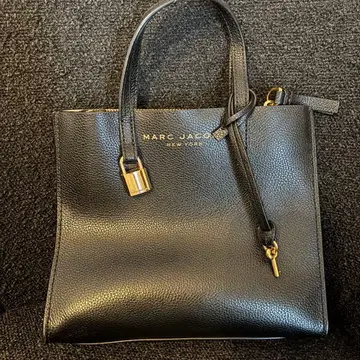 MARC JACOBS 블랙 가죽 핸드백
