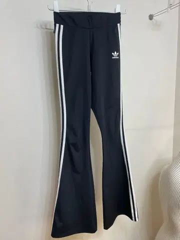 adidas 블랙 플레어 팬츠 M