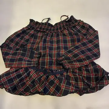 새상품급 TRALALA 프릴 오프숄더 긴팔 상의 네이비 체크 M