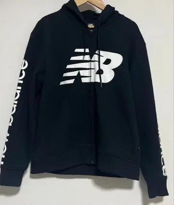 [ New Balance ] 블랙 후드 부착 후드티