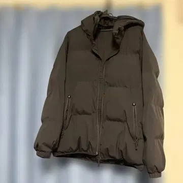 블랙 후드 부착 다운 자켓