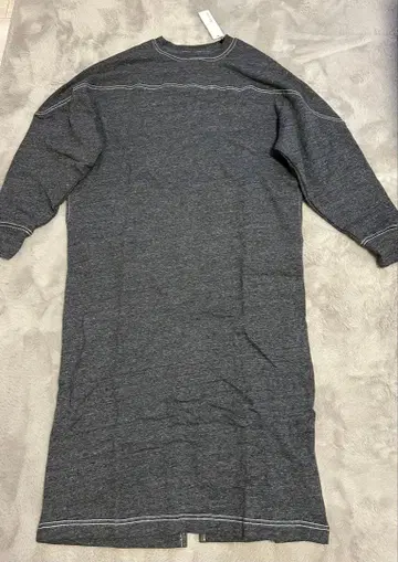 쭈리 배색 스티치 긴팔 맨투맨 원피스