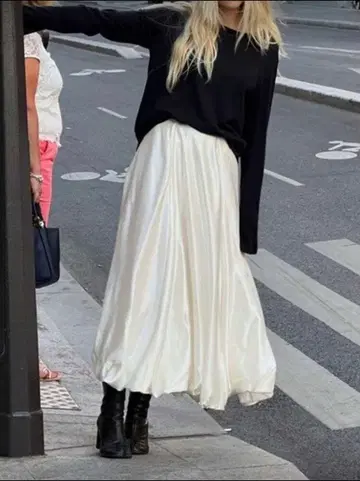 아이보리 플레어 롱 스커트 새틴풍