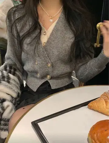 그레이 버튼 가디건 긴팔 니트