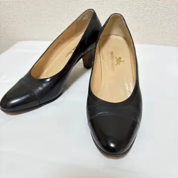 타니노 크리스치 블랙 토캡 펌프스 22.5cm