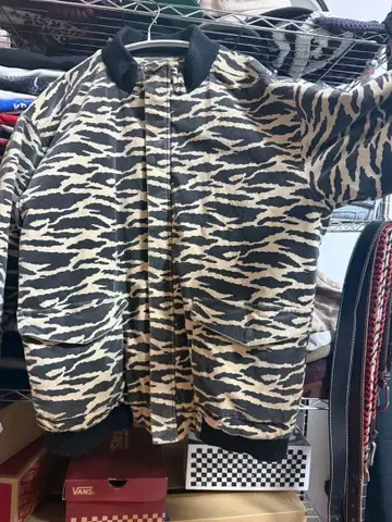 DAILY NEWS 호랑이 무늬 자켓