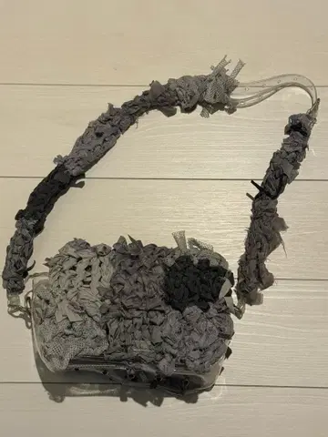 키리그 KLIG 프릴 디자인 숄더백 그레이 계열