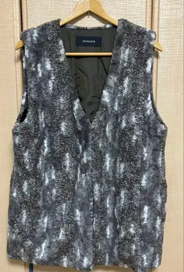 JEANASIS 지나시스 절개 무늬 퍼 베스트