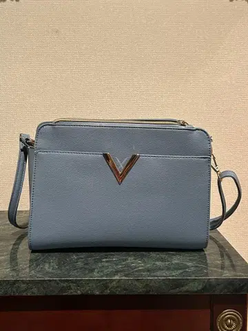 라이트 블루 V자 로고 숄더백