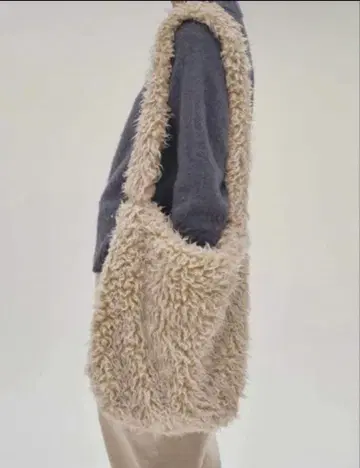 TODAYFUL 볼륨 퍼 숄더백 미사용 새상품