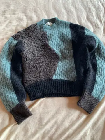 이소재 믹스 긴팔 니트 스웨터