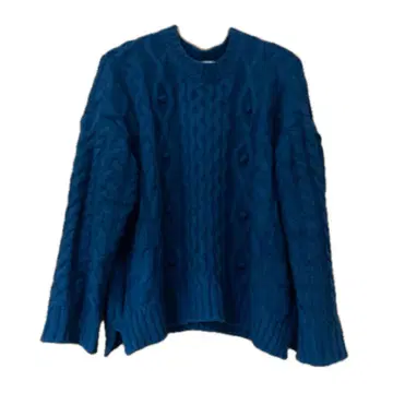 어반 리서치 파란색 케이블 니트 긴팔 스웨터
