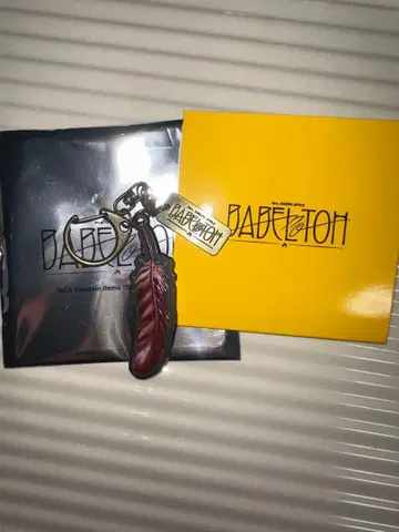 미세스 바벨탑 깃털 키링 C