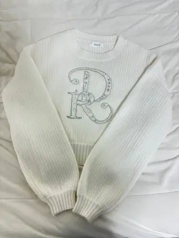 다리치 비쥬 볼륨 리브 니트