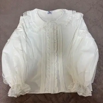 VOLCAN & APHRODITE 퐁퐁 소매 튤 프릴 블라우스